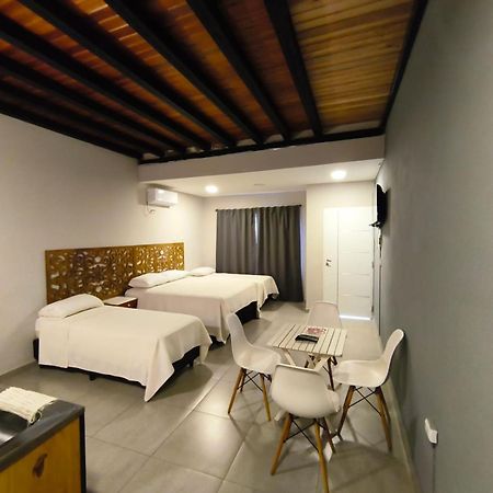 Los Lirios Apart & Suite Puerto Iguazú Exteriör bild