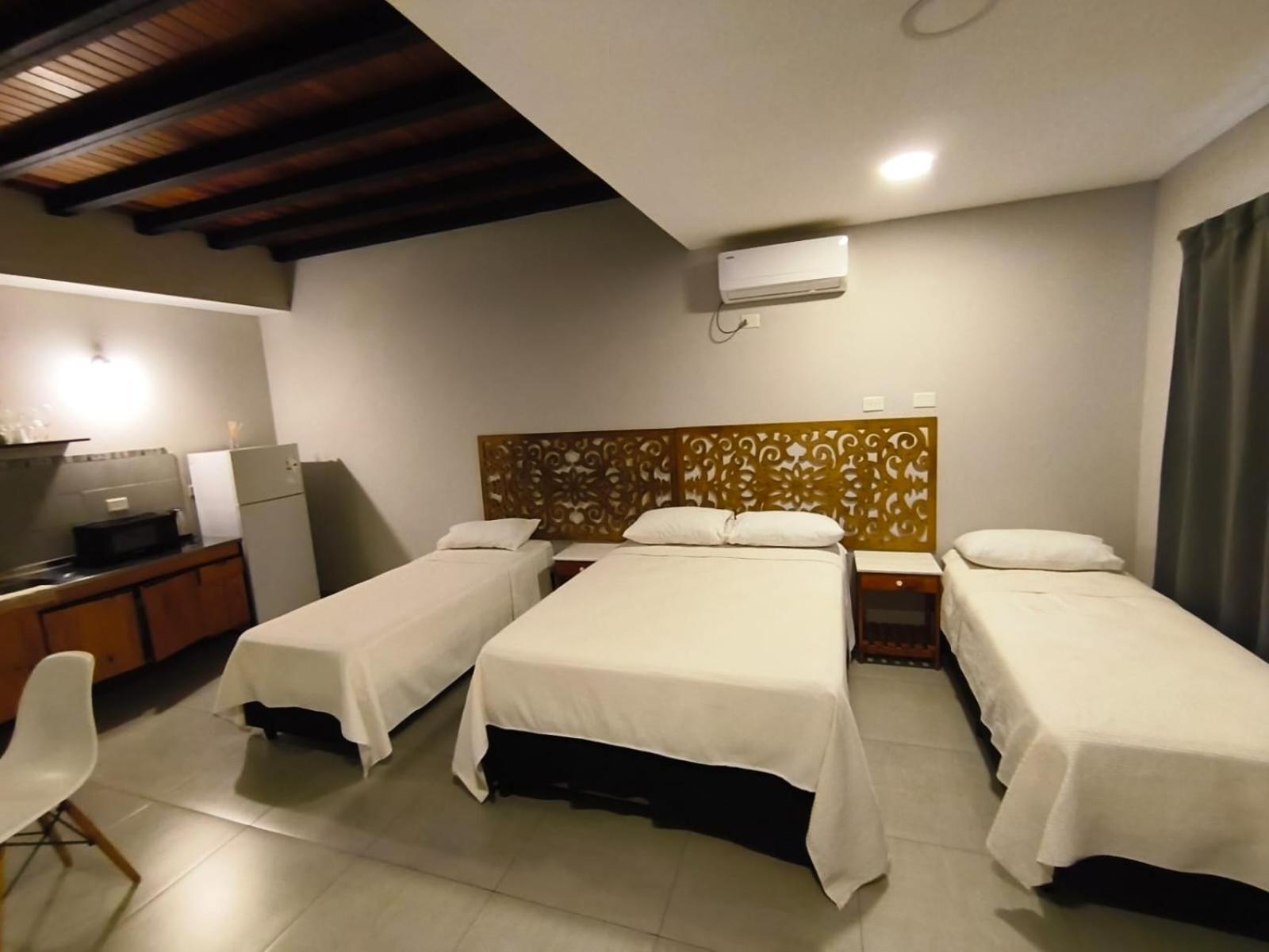 Los Lirios Apart & Suite Puerto Iguazú Exteriör bild
